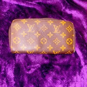 Louis Vuitton purse broken zipper